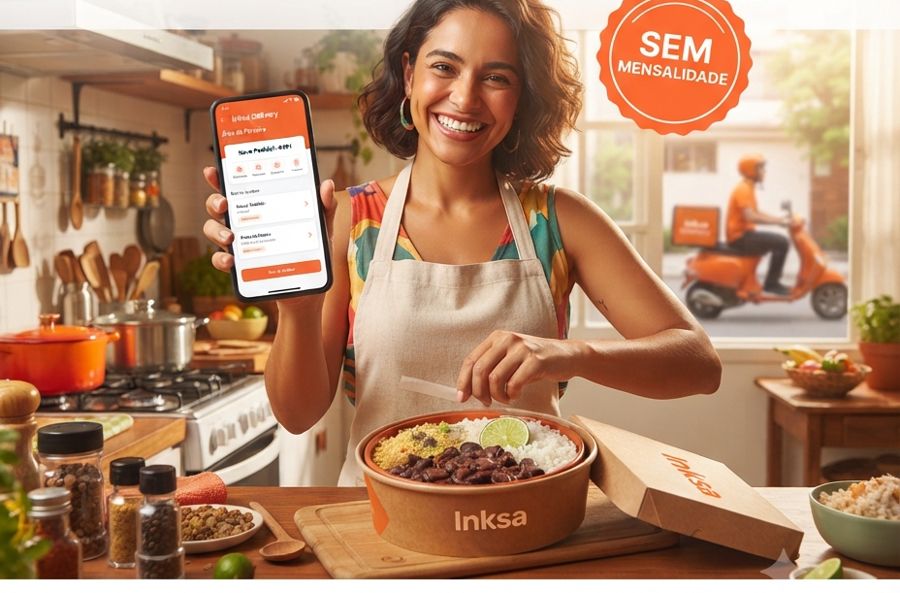 Parceira preparando um pedido com o aplicativo Inksa na mão